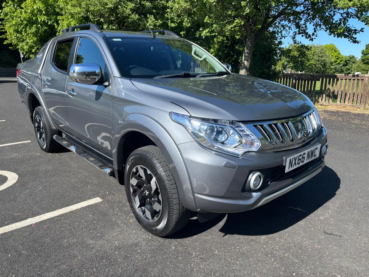 2016-mitsubishi-l200-24di-d-warrior-big-0