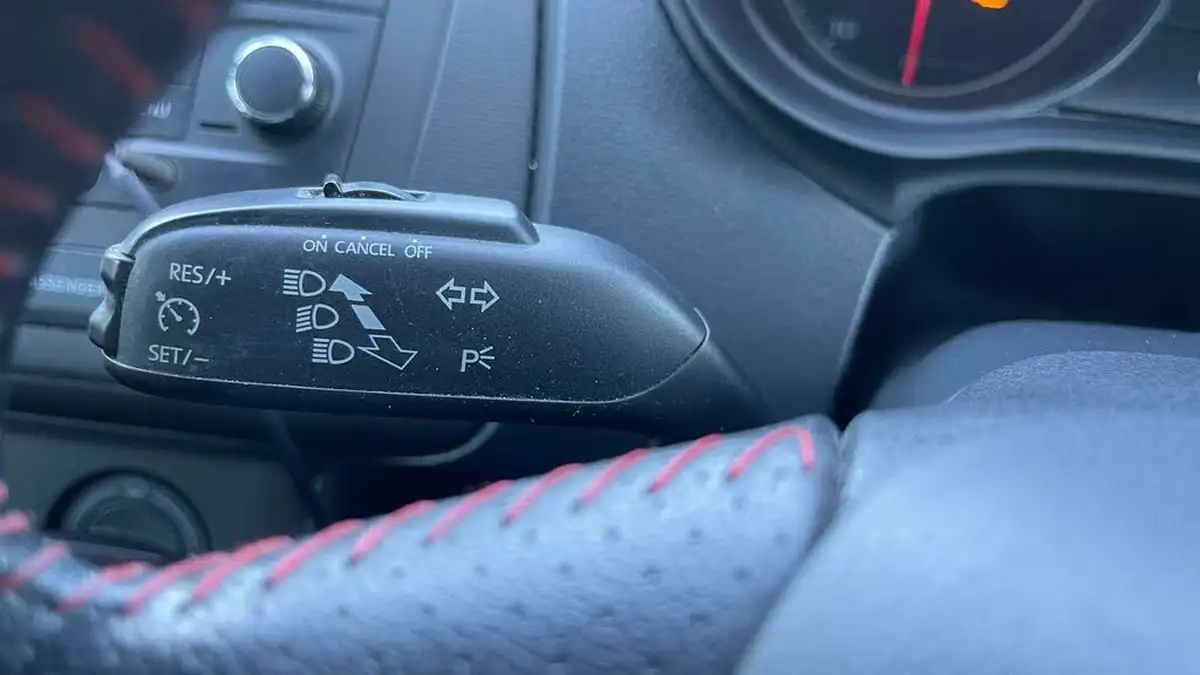 2015-seat-ibiza-12-fr-sportcoupe-3d-big-16