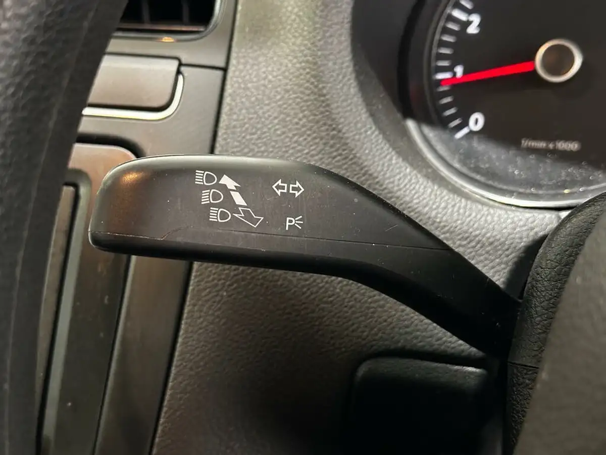 2011-volkswagen-polo-12-s-3d-big-30