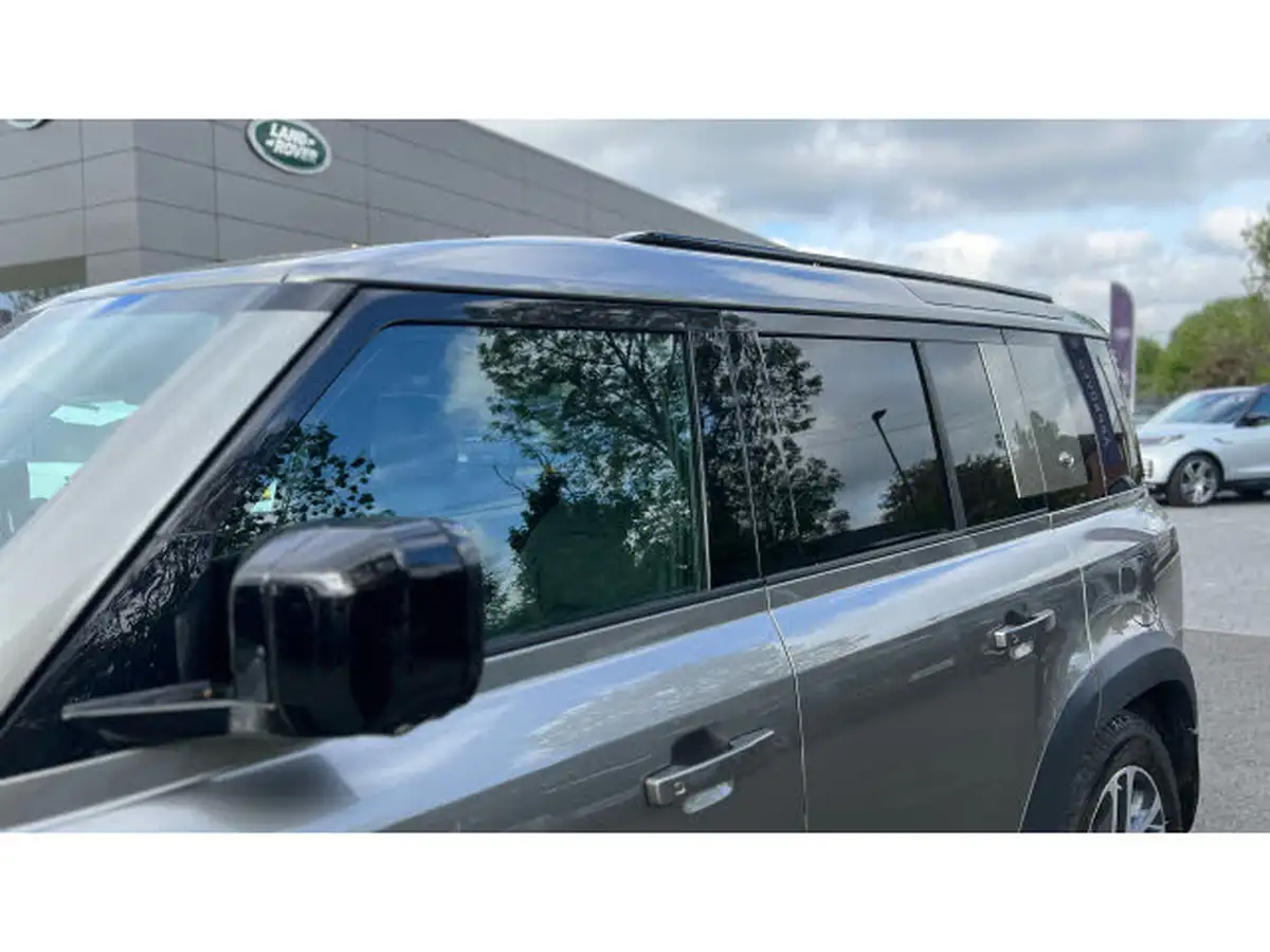 2022-land-rover-110-defender-20-p400e-xs-edition-big-21