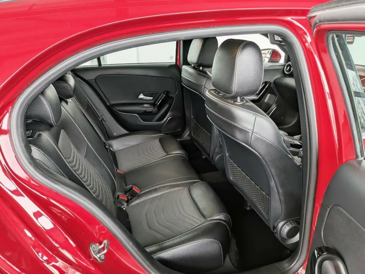 2019-mercedes-benz-a-class-13-a180-se-big-30