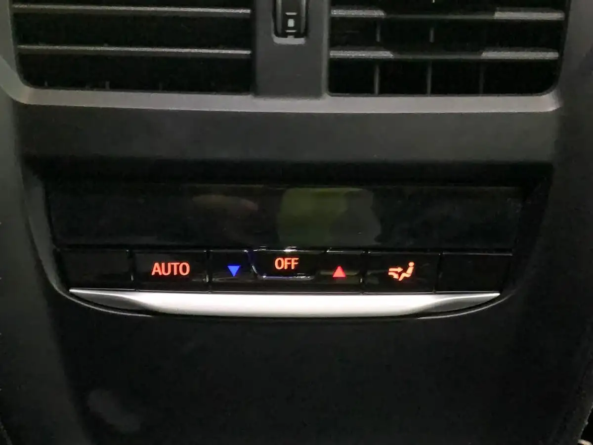 2022-bmw-i4-e-edrive40-m-sport-big-27