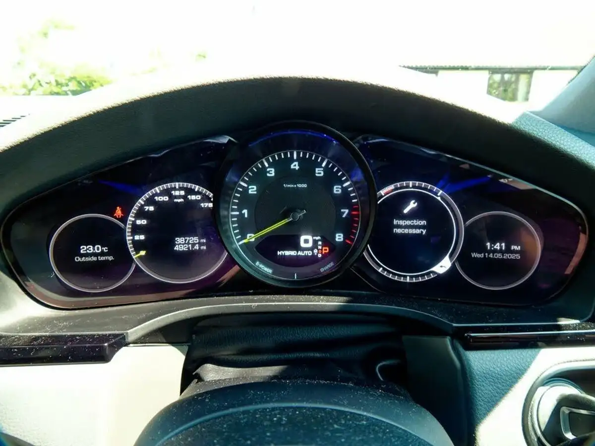 2018-porsche-cayenne-30-v6-e-hybrid-big-38