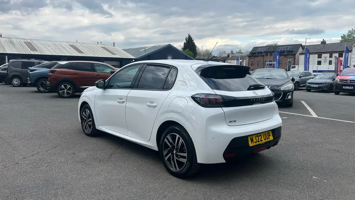 2022-peugeot-208-12-puretech-allure-premium-100bhp-big-4