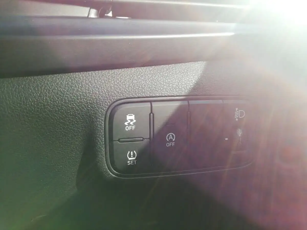 2024-hyundai-i20-10-t-gdi-advance-big-18