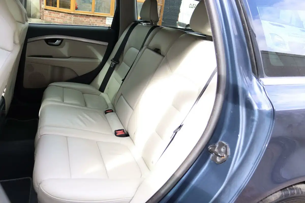 2012-volvo-v70-24td-d5-se-lux-212bhp-geartronic-big-21
