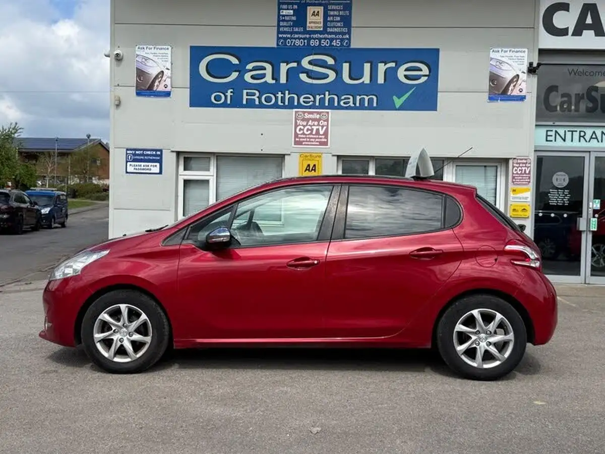 2014-peugeot-208-14td-style-14hdi-68bhp-5d-big-1