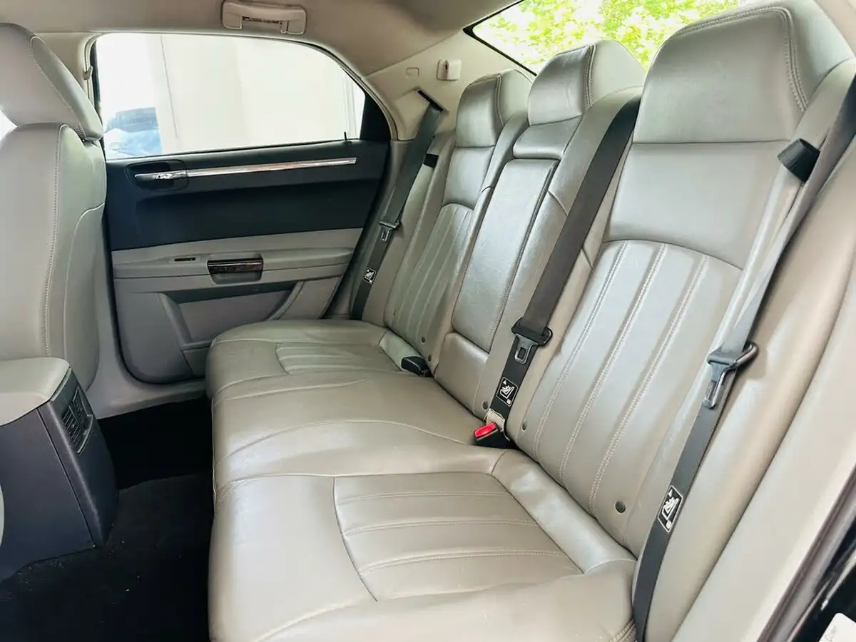 2007-chrysler-300c-30td-saloon-4d-big-20