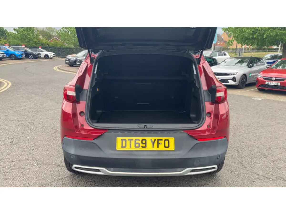 2020-vauxhall-grandland-x-12-sri-nav-big-3
