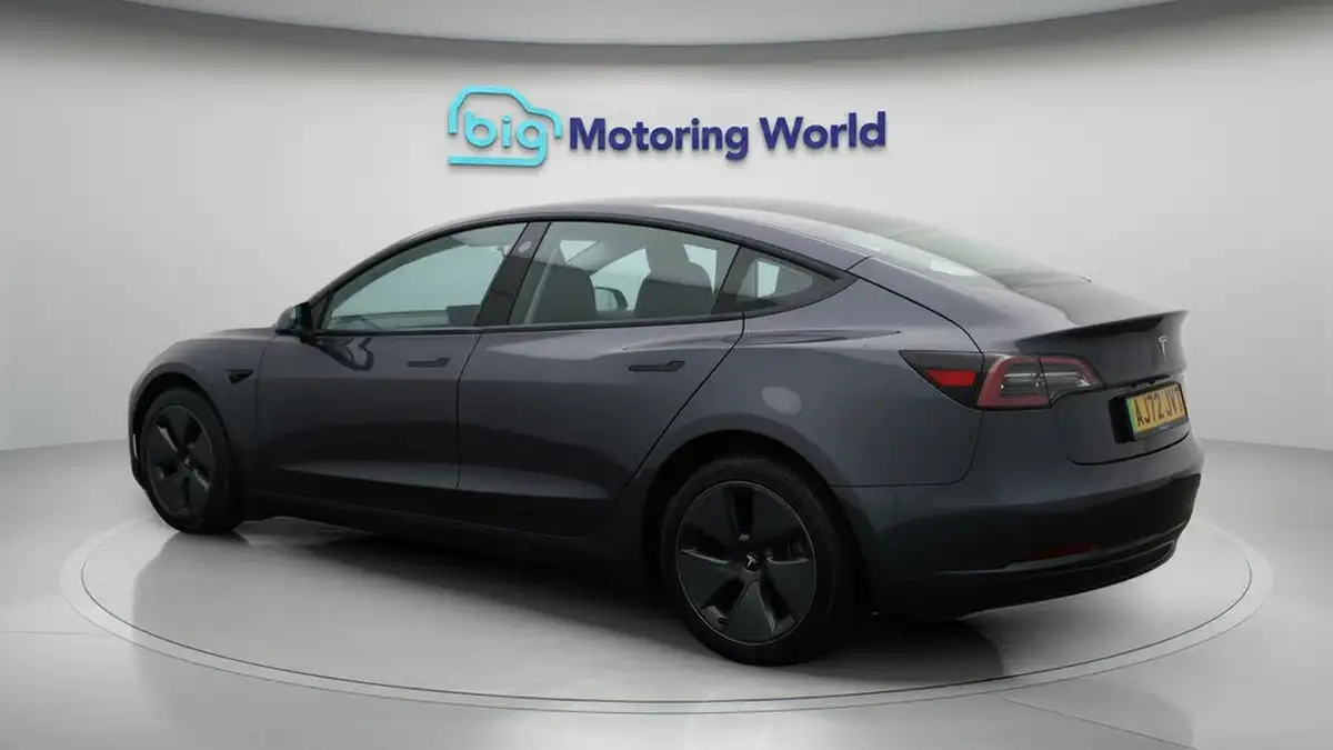 2022-tesla-model-3-e-long-range-big-5