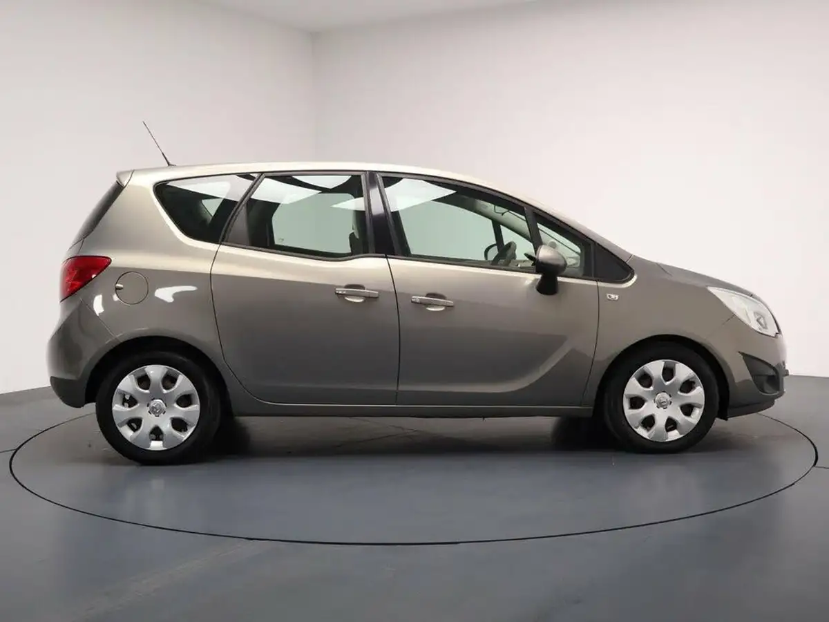 2011-vauxhall-meriva-17td-exclusiv-130ps-ac-big-11
