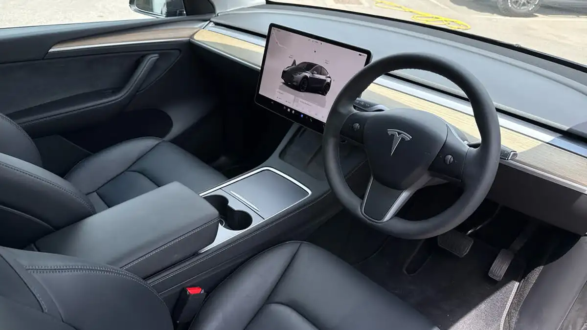 2023-tesla-model-y-e-rwd-big-12