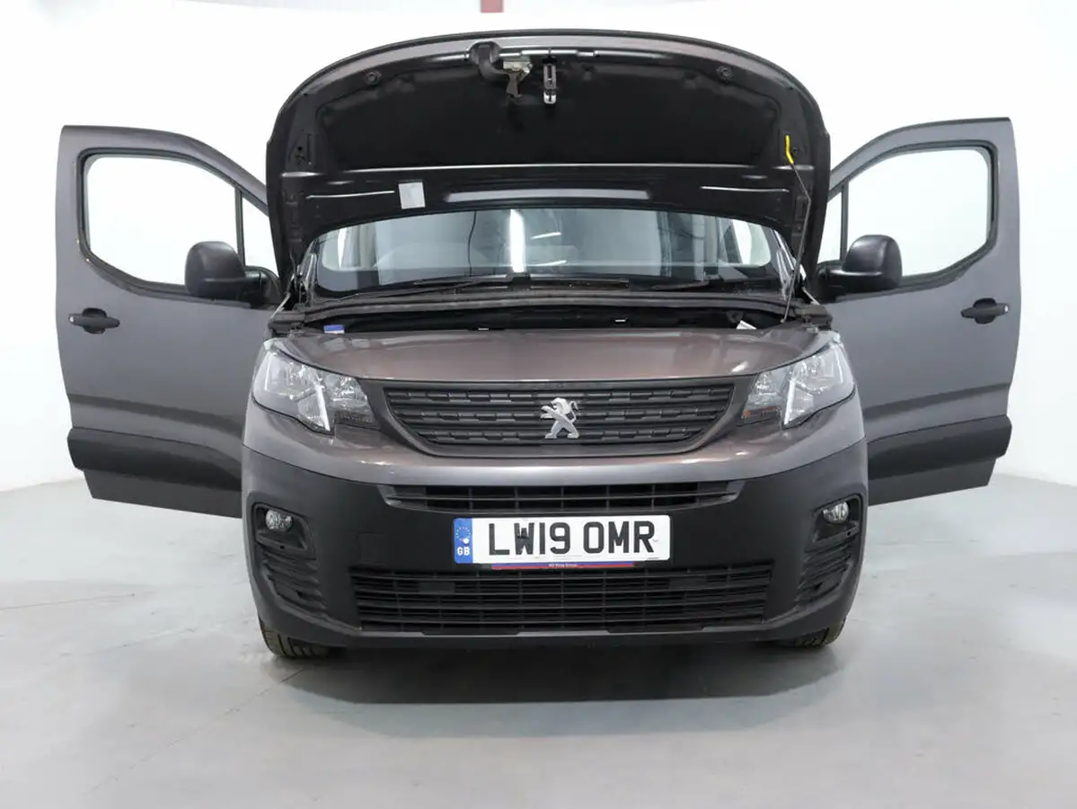 2019-peugeot-partner-16bluehdi-1000-professional-big-36