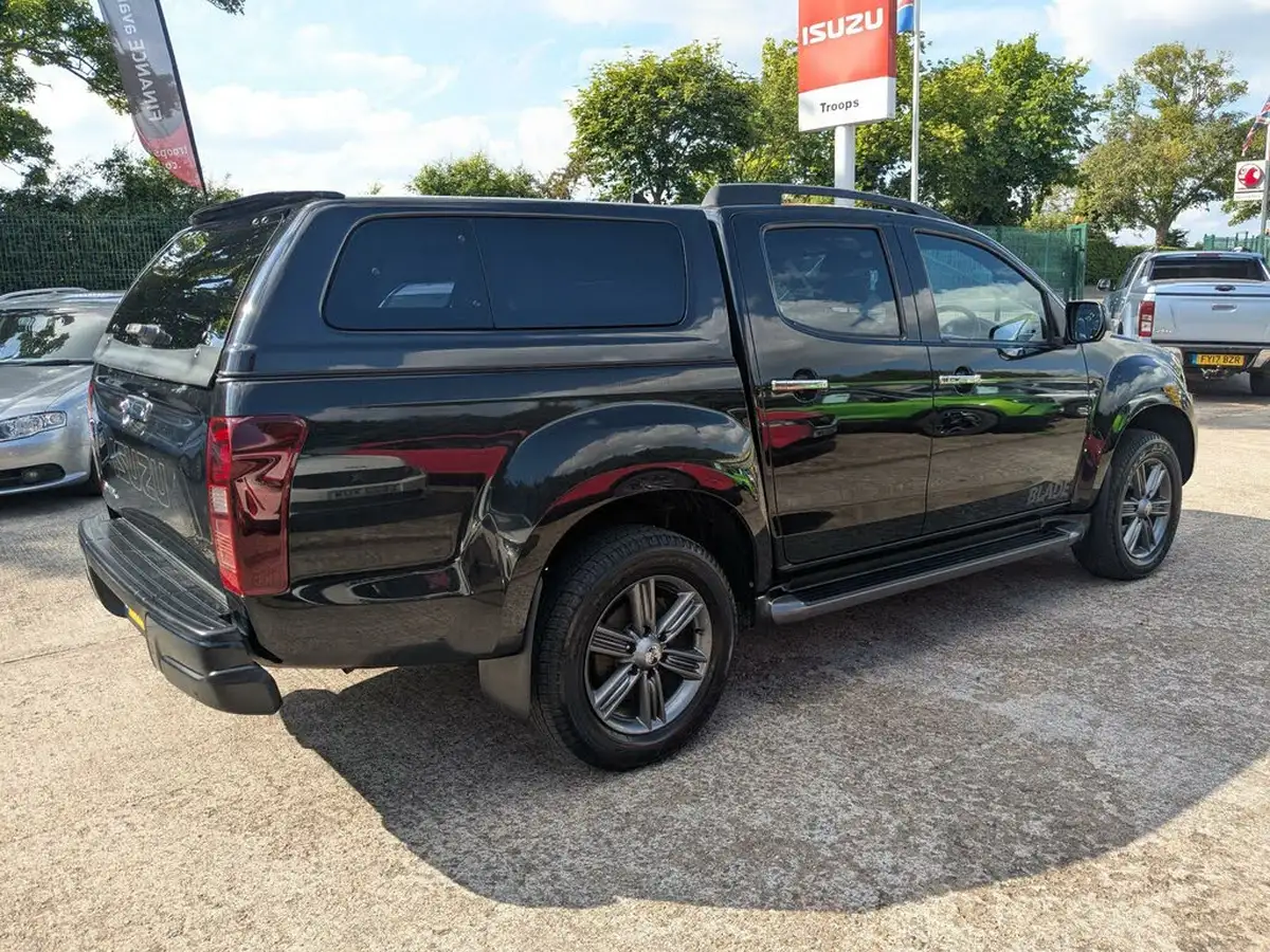 2019-isuzu-d-max-19td-blade-auto-big-9