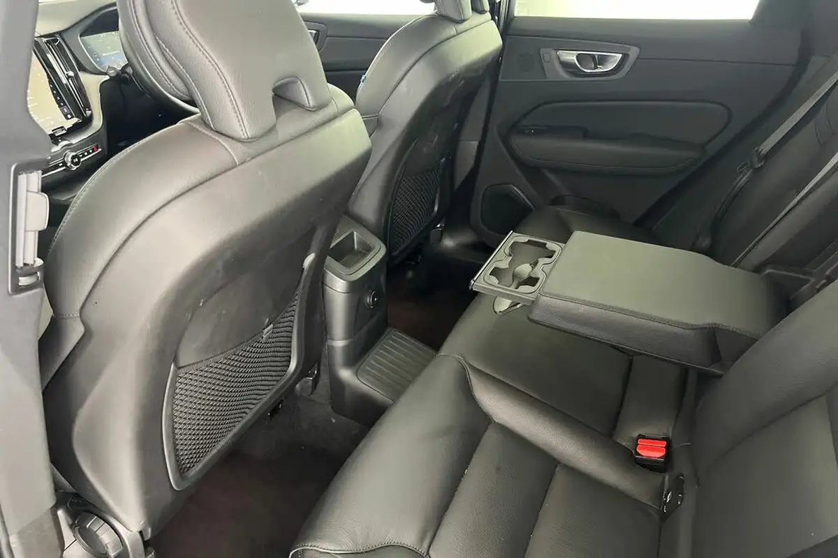 2024-volvo-xc60-20-b5-plus-big-26