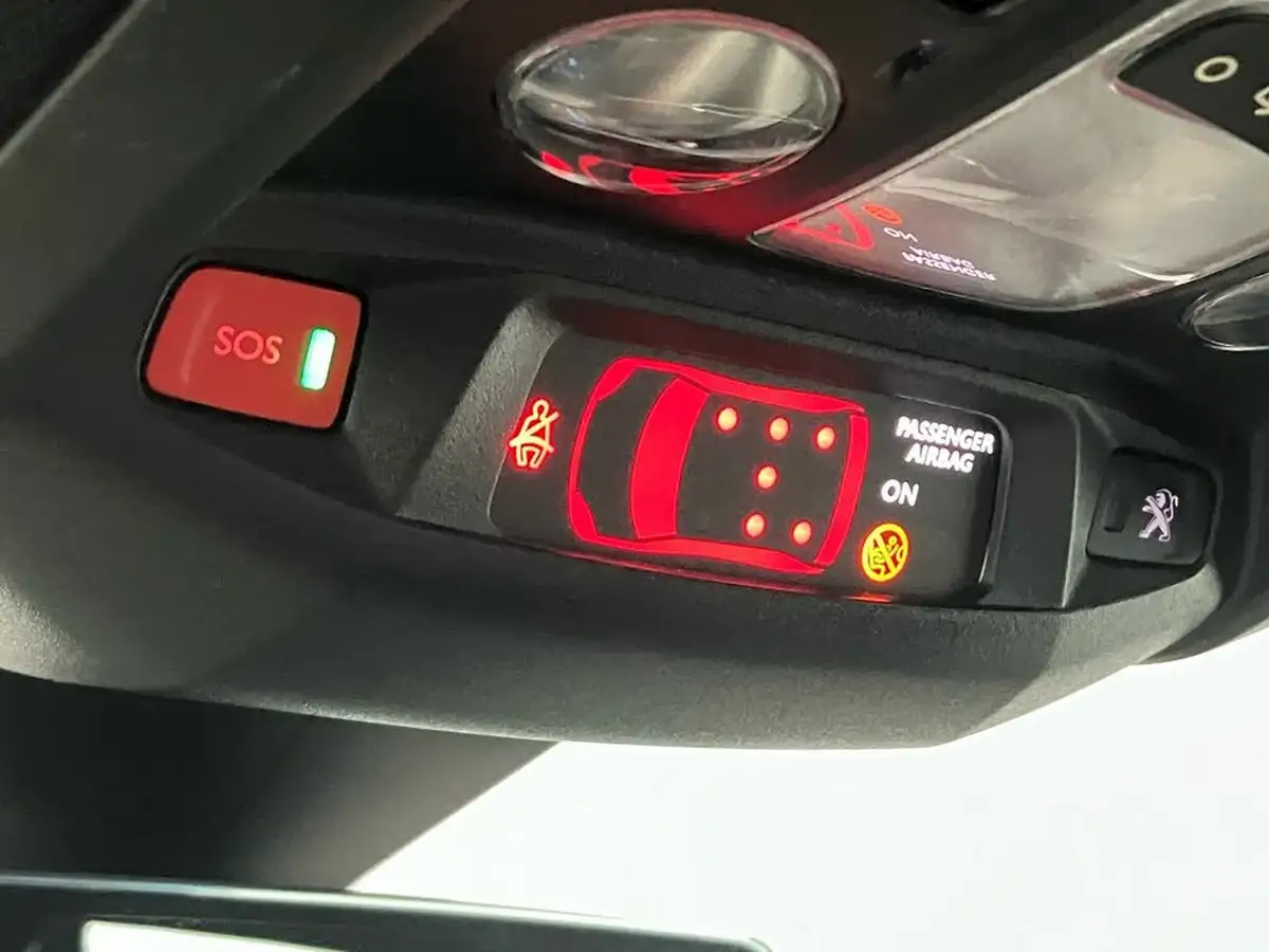 2022-peugeot-5008-suv-20-bluehdi-gt-180bhp-big-47