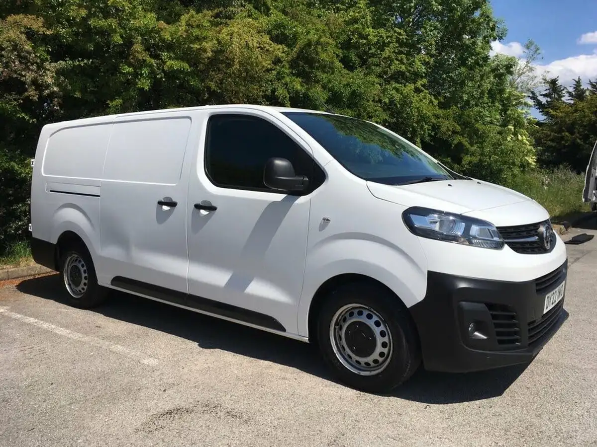 2022-vauxhall-vivaro-20td-3100-l2h1-dynamic-panel-big-3