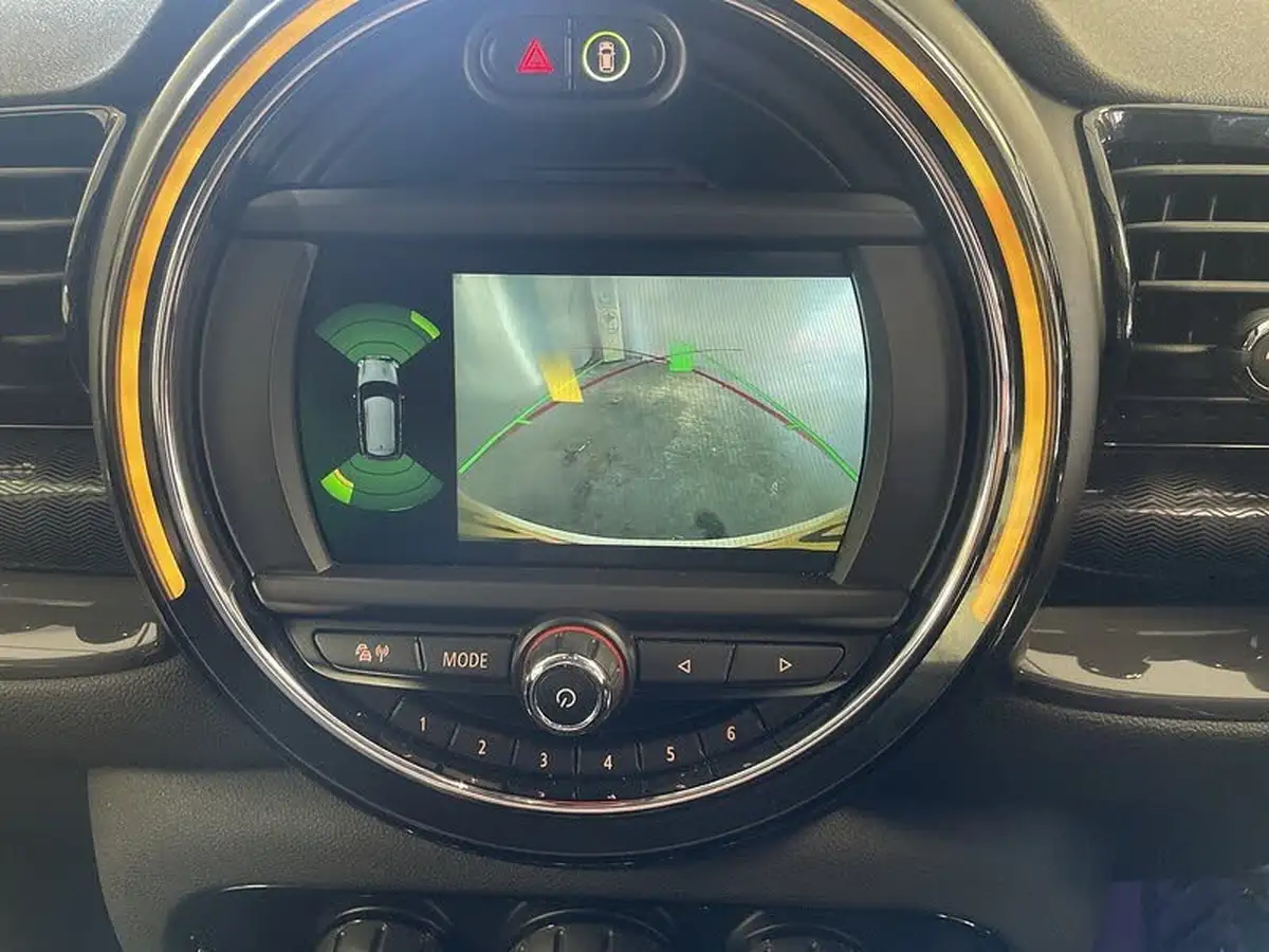 2018-mini-clubman-15-cooper-auto-big-16