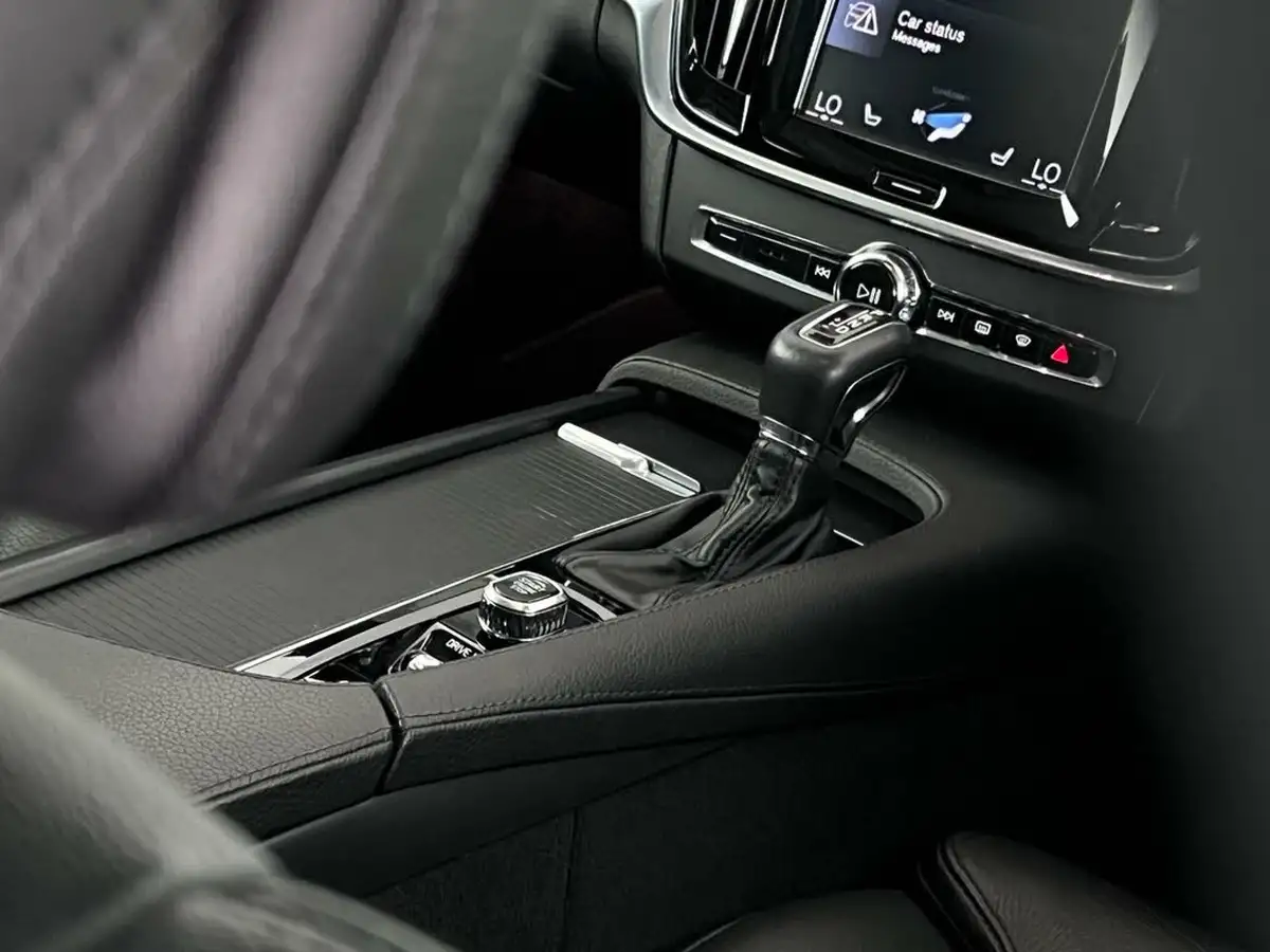 2020-volvo-s90-20td-d4-momentum-plus-big-42