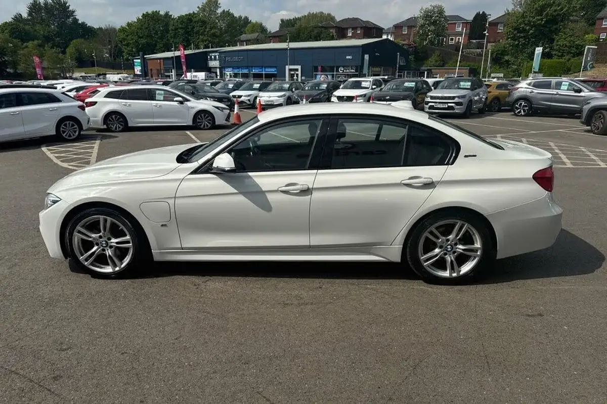2018-bmw-3-series-20-330e-m-sport-big-35
