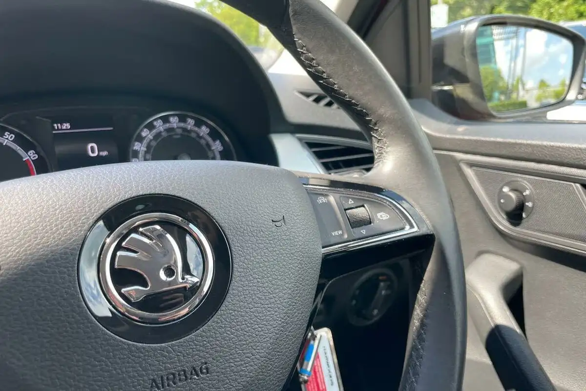 2019-skoda-fabia-10-tsi-colour-edition-big-34