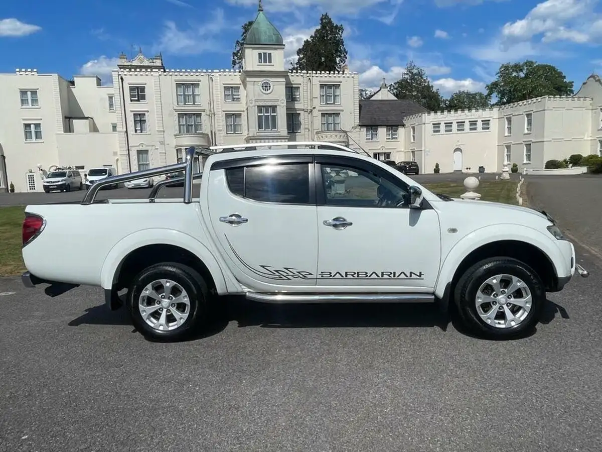 2011-mitsubishi-l200-25td-barbarian-auto-big-2