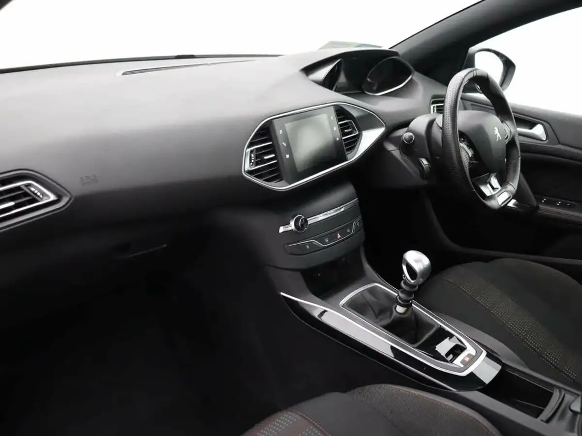 2019-peugeot-308-15-bluehdi-gt-line-eat8-big-18