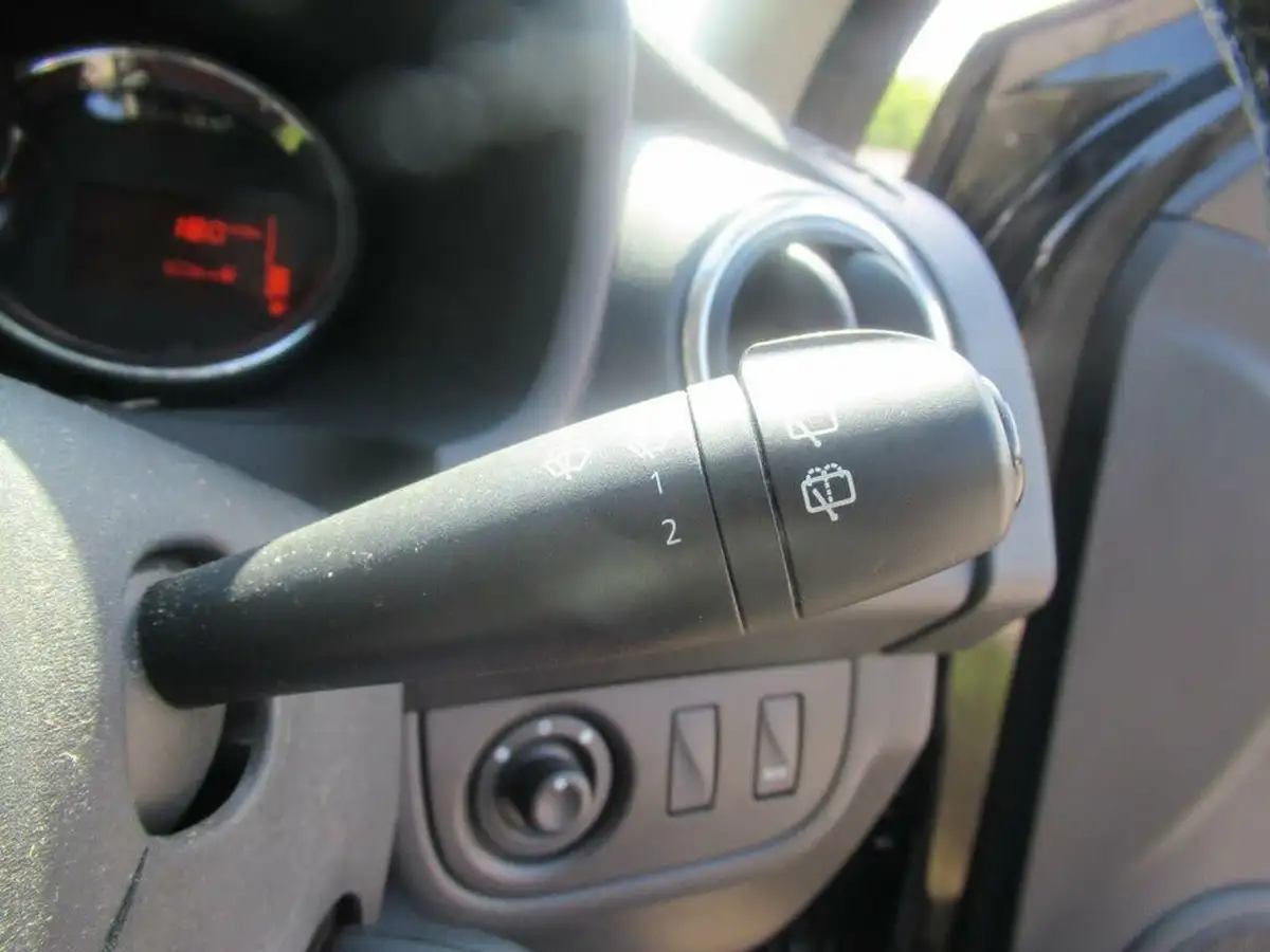 2015-dacia-logan-mcv-15dci-laureate-big-18