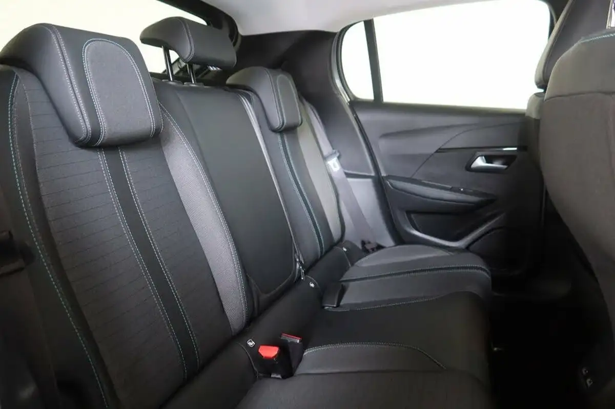 2022-peugeot-208-15-bluehdi-allure-premium-big-12