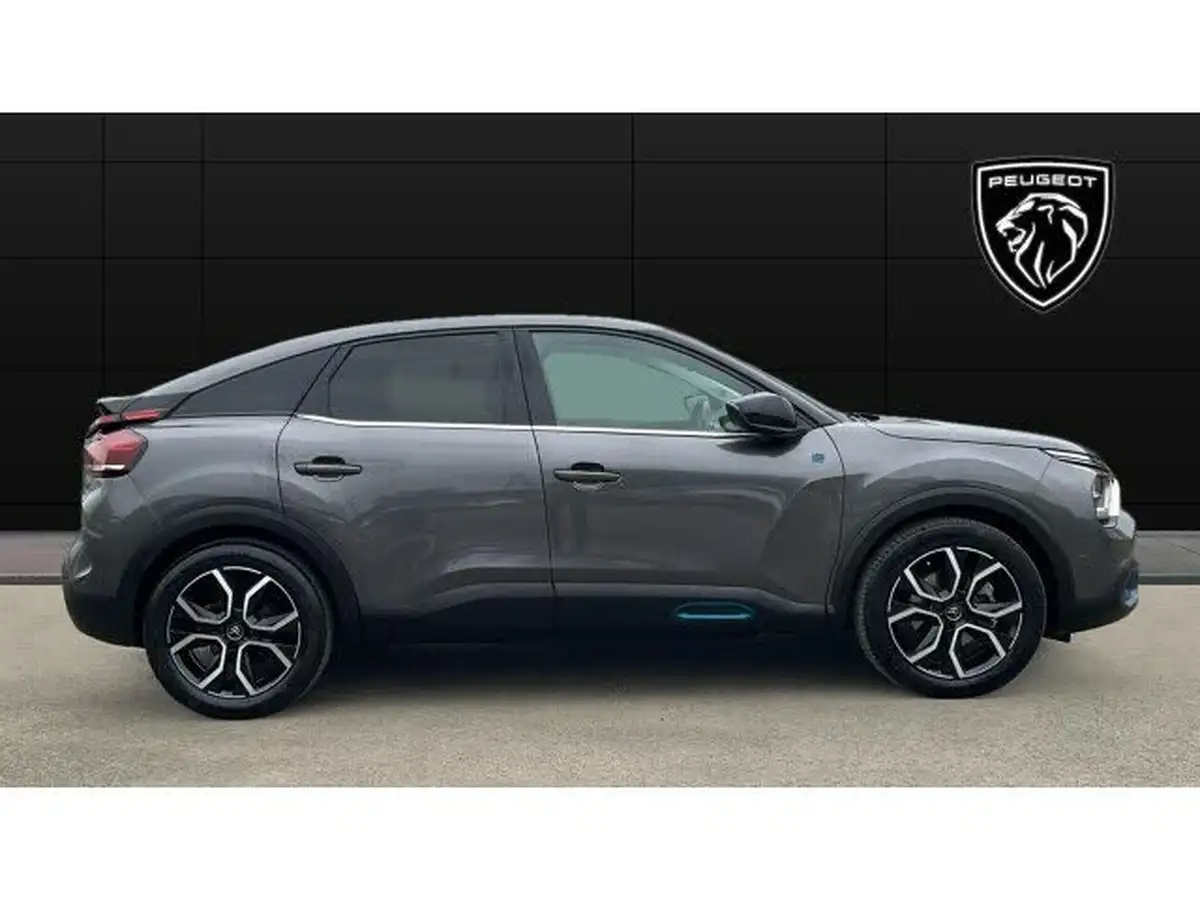 2022-citroen-c4-e-shine-big-4