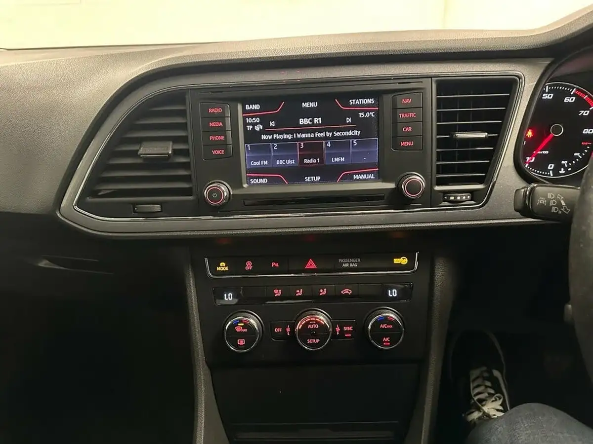 2013-seat-leon-18-fr-tech-pack-ss-sportcoupe-3d-big-15