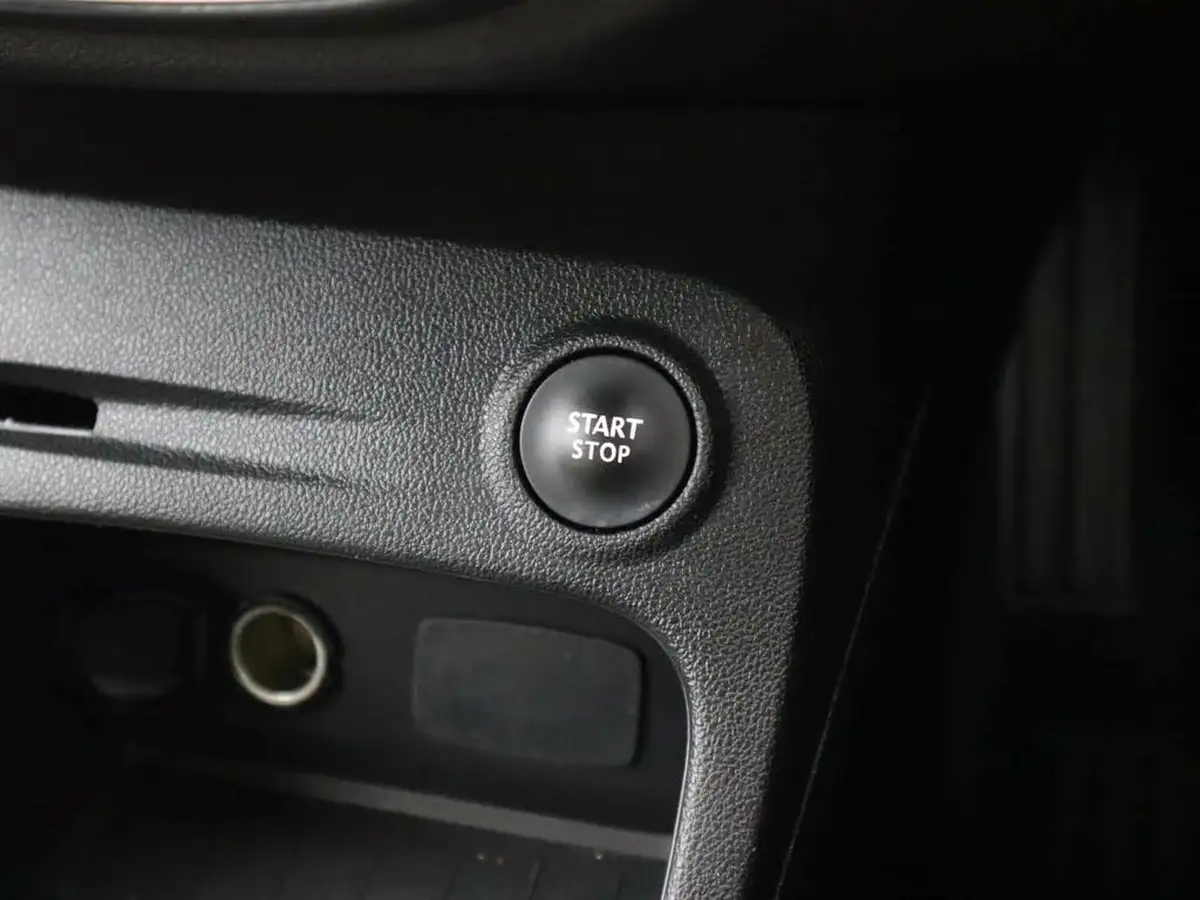 2018-renault-captur-09-tce-iconic-big-22