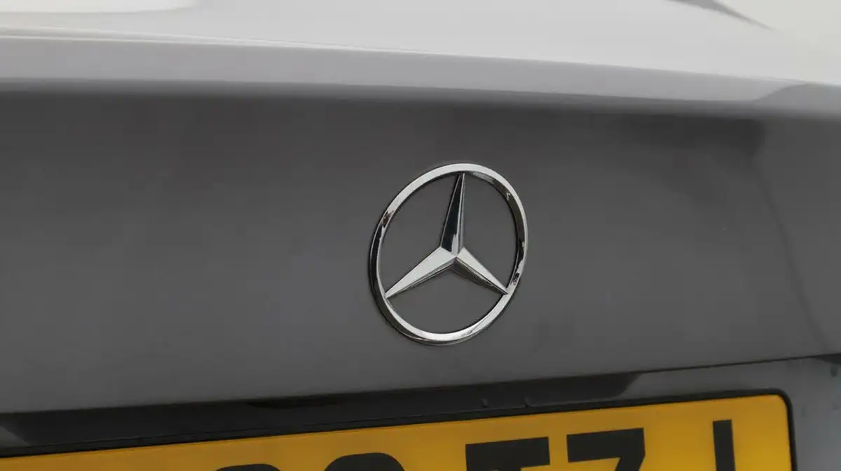 2020-mercedes-benz-a-class-13-a200-amg-line-saloon-4d-7g-dct-big-21