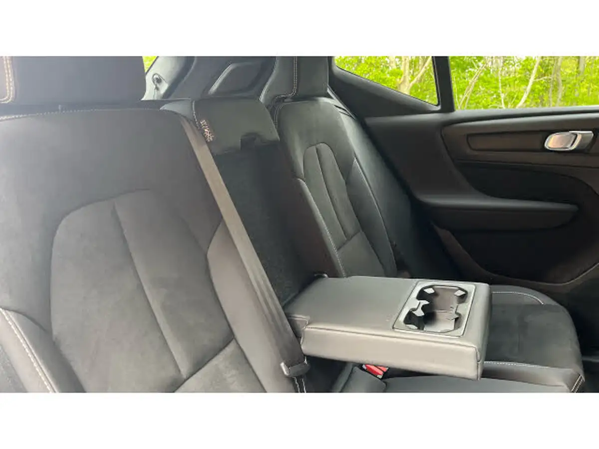2024-volvo-xc40-20-b3-plus-big-25