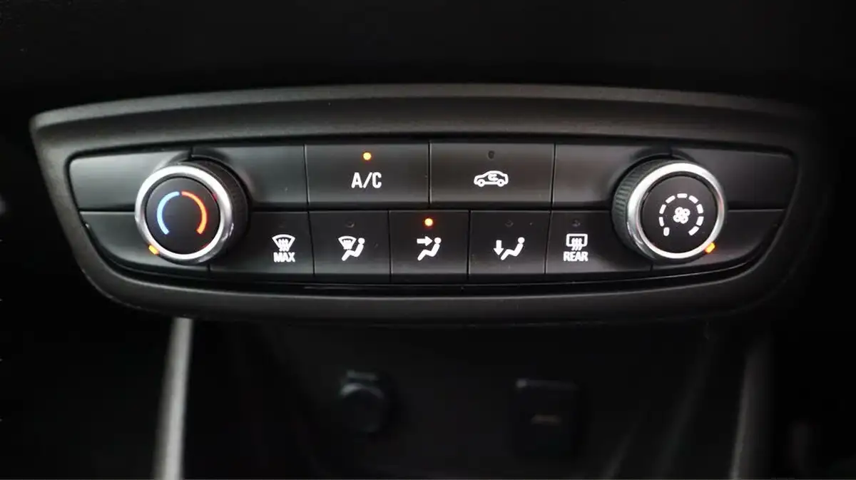 2020-vauxhall-crossland-x-12-griffin-130ps-auto-big-11