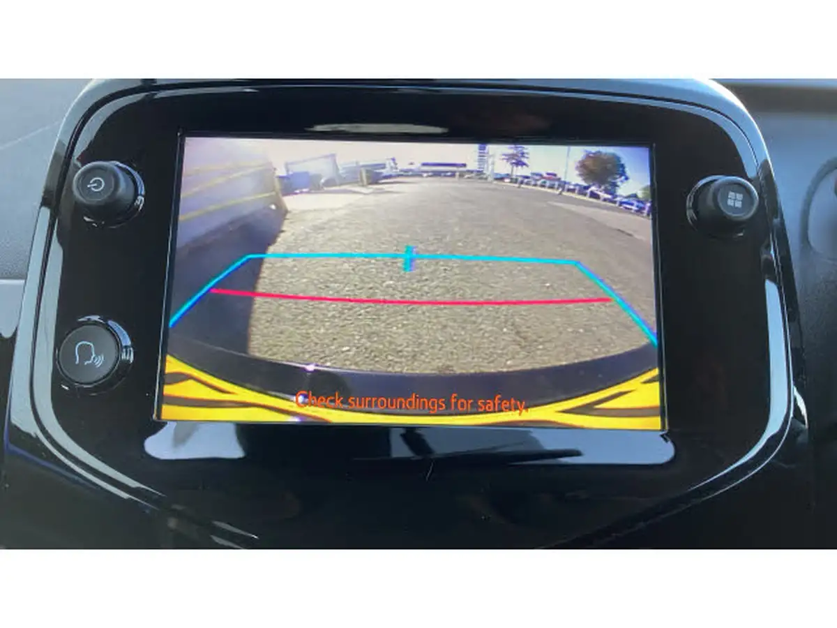 2020-toyota-aygo-10-vvt-i-x-clusiv-blackred-bi-tone-tss-x-shift-big-15