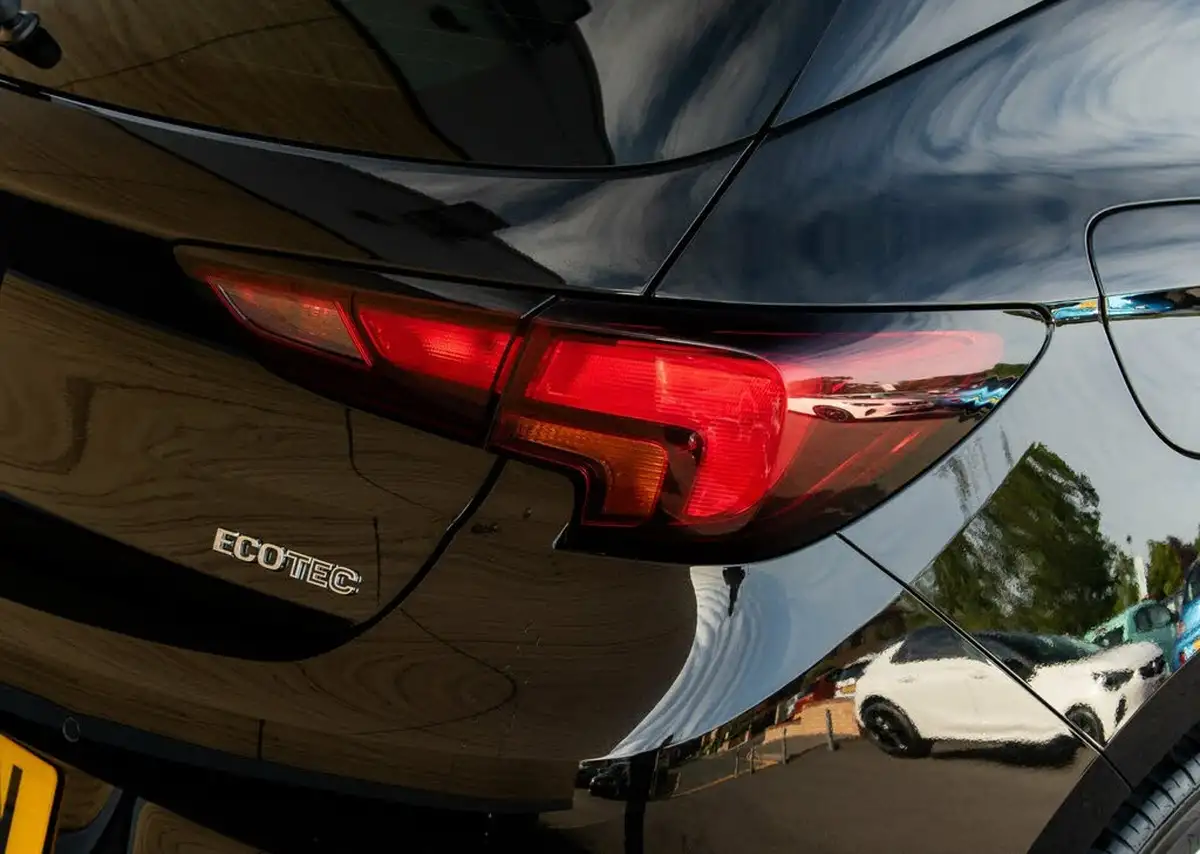 2017-vauxhall-astra-10i-turbo-design-ssecotec-hatchback-big-9