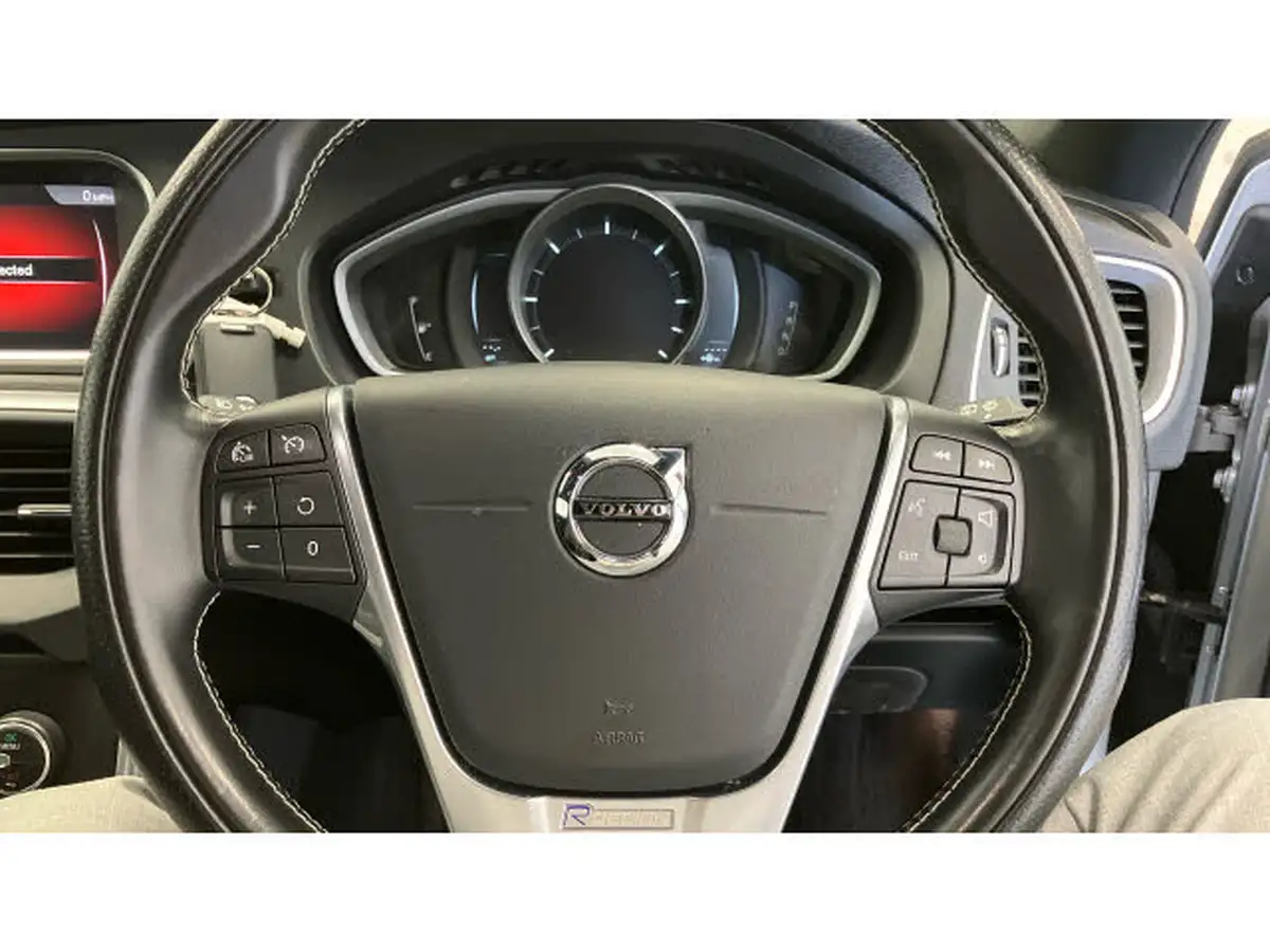 2018-volvo-v40-20td-d3-r-design-pro-geartronic-big-17