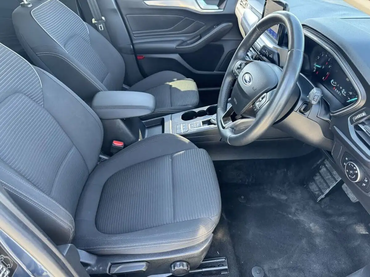 2020-ford-focus-10t-titanium-hatchback-auto-big-11