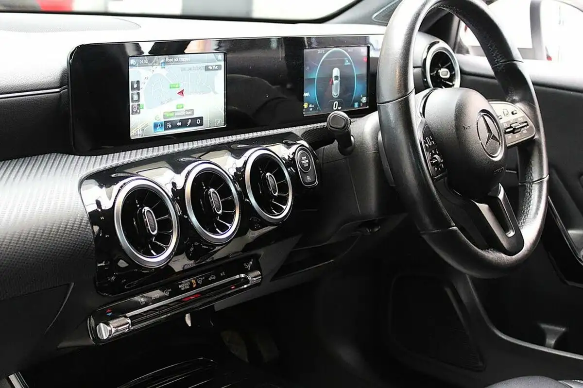 2018-mercedes-benz-a-class-15d-a180d-se-116ps-ss-7g-dct-big-23