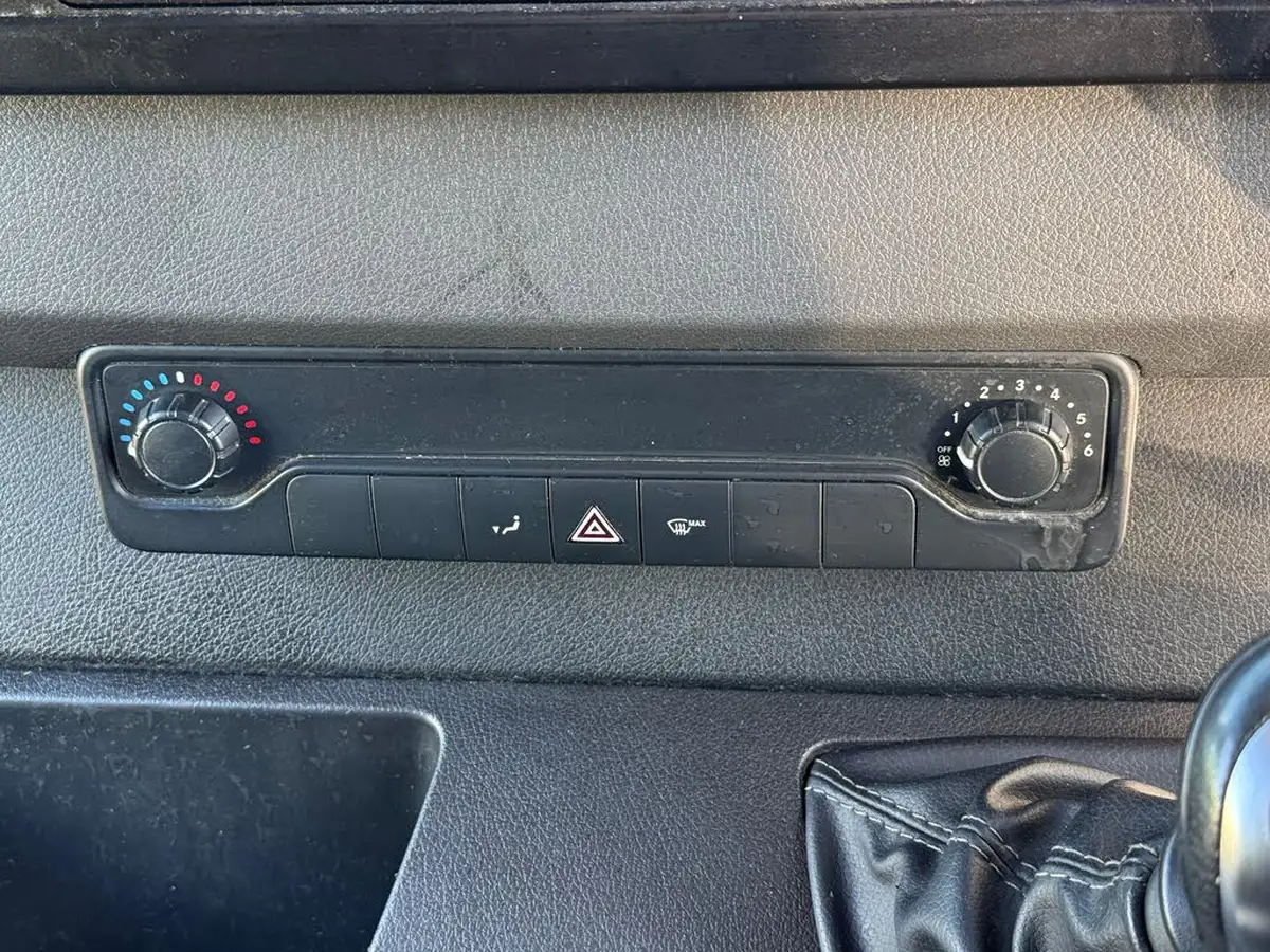 2018-mercedes-benz-sprinter-21cdi-311-l2h1-panel-van-rwd-eco-gear-360-big-19