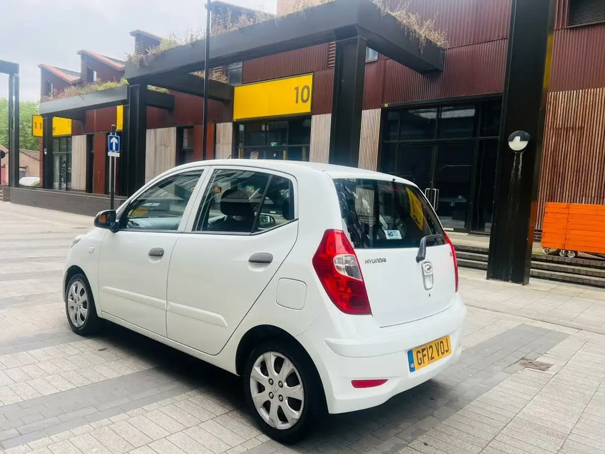 2012-hyundai-i10-12-classic-85bhp-big-5