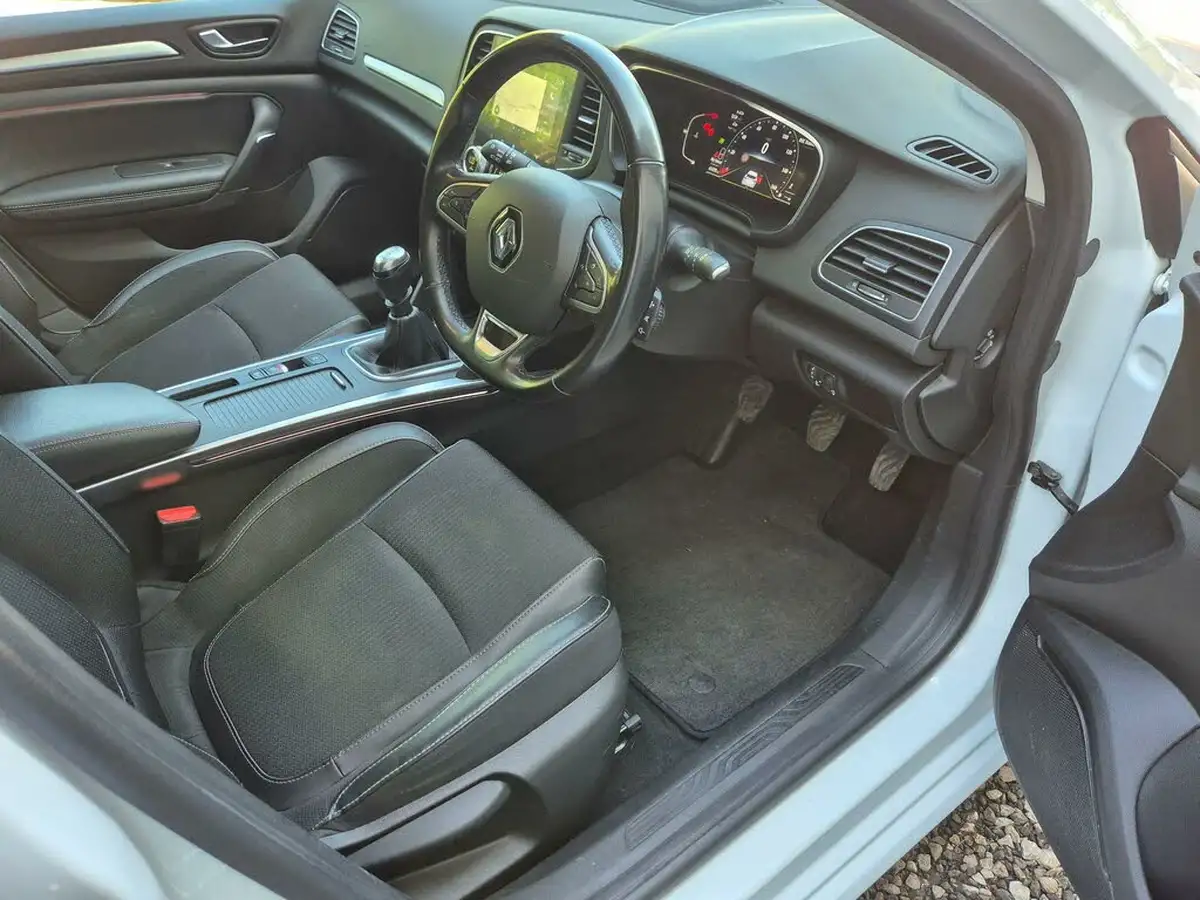 2021-renault-megane-15dci-iconic-sport-tourer-big-3