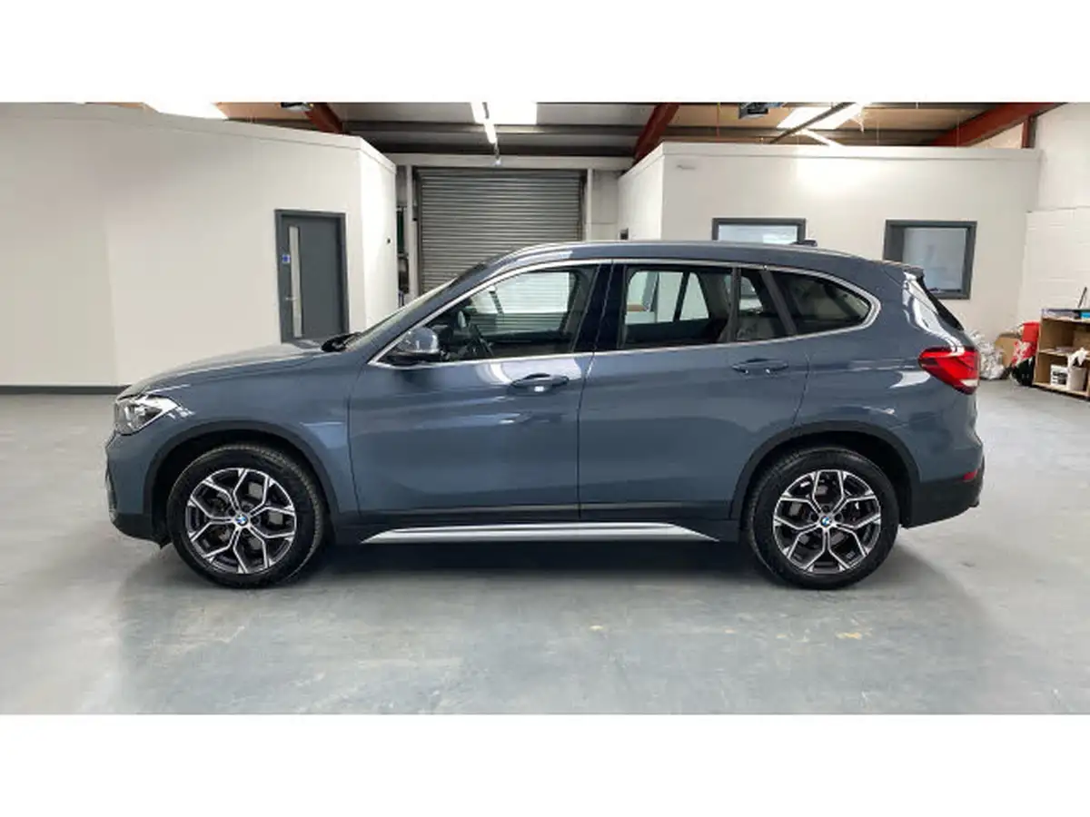 2021-bmw-x1-20-sdrive20i-xline-big-52