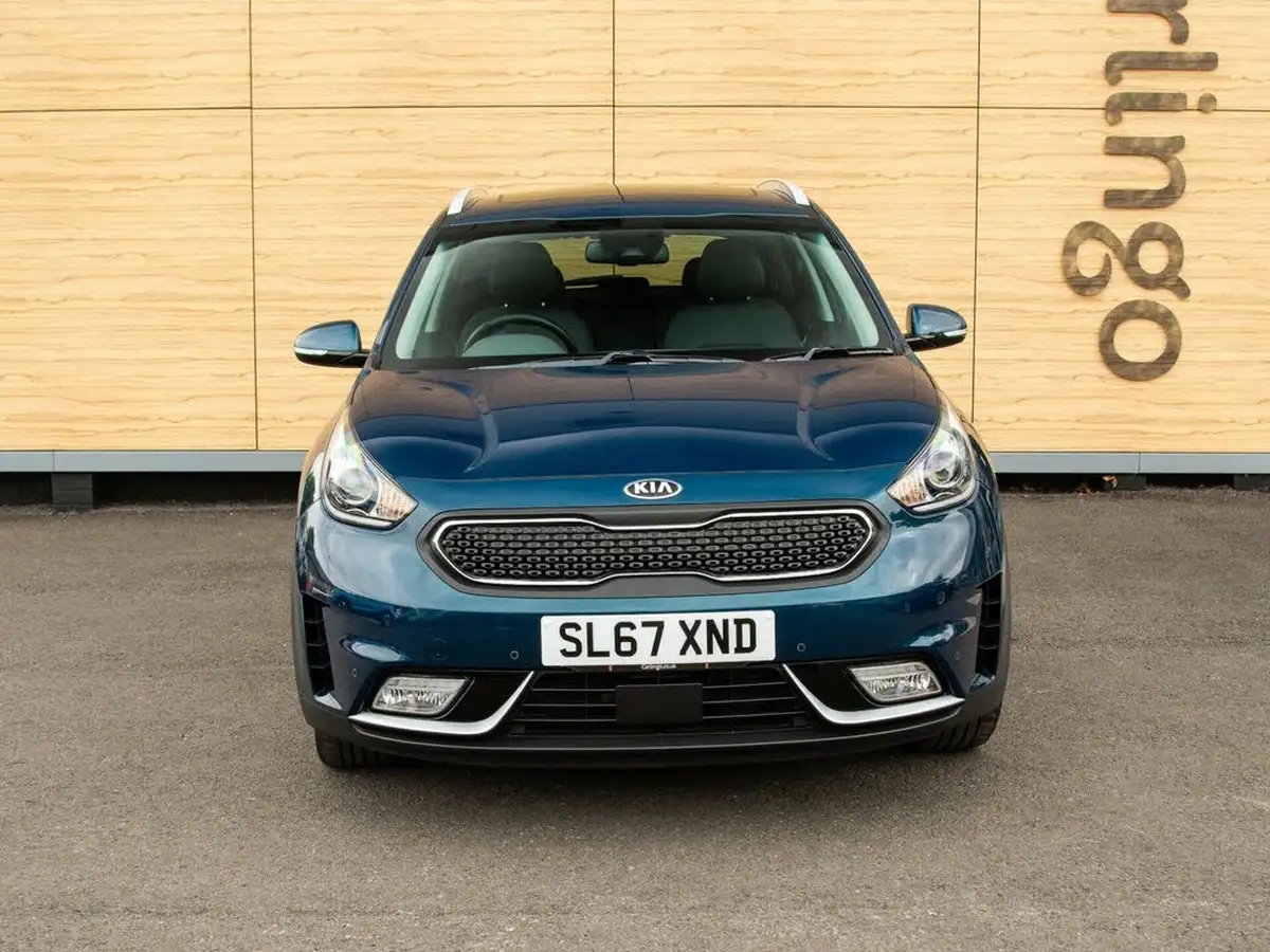 2017-kia-niro-16-gdi-first-edition-big-4