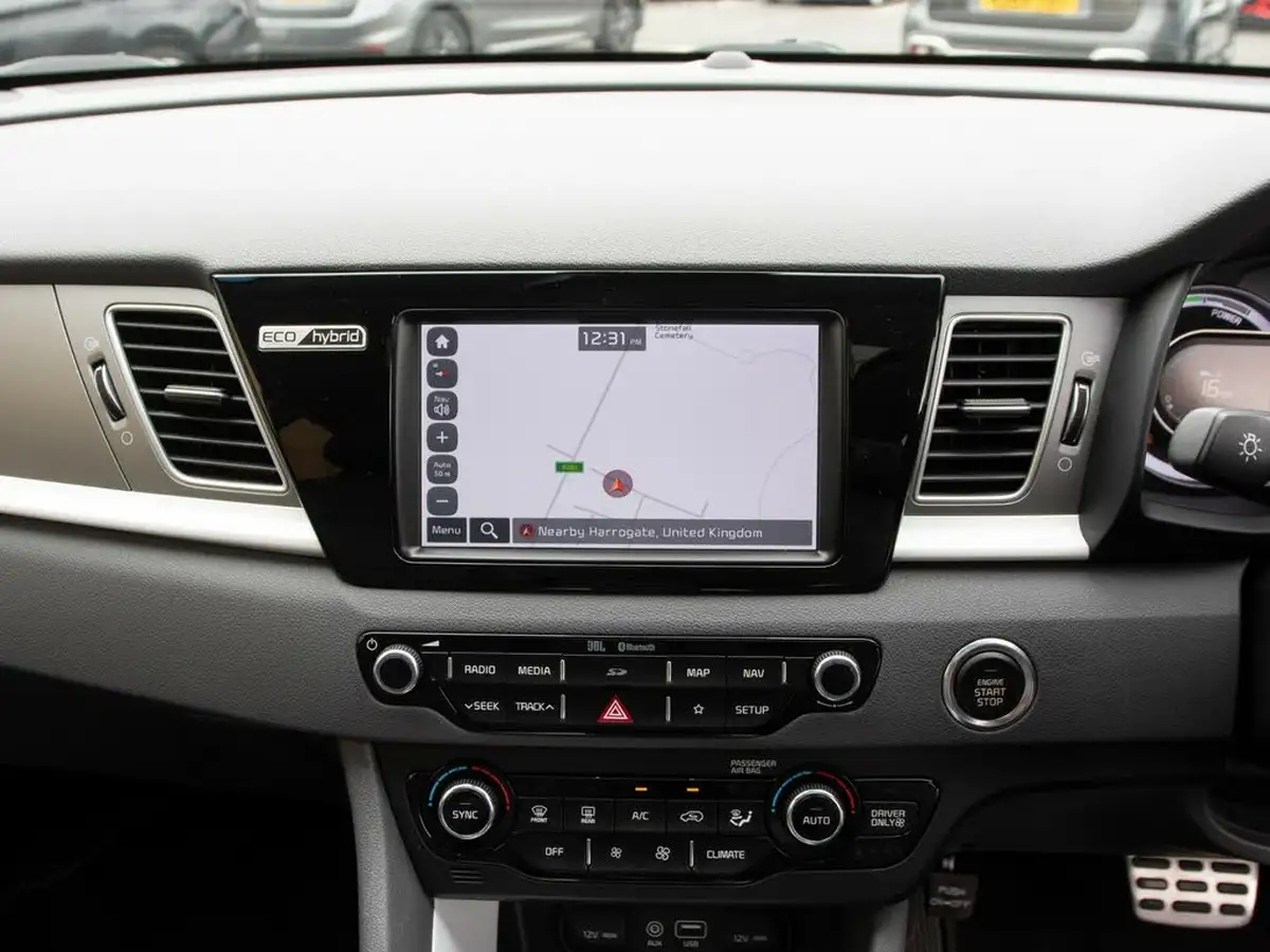 2017-kia-niro-16-gdi-first-edition-big-28