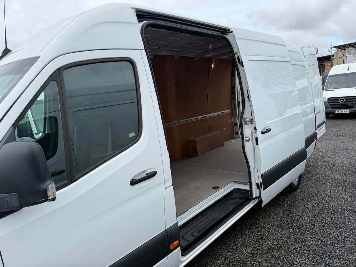 2020-mercedes-benz-sprinter-20cdi-315-l1h1-progressive-big-14