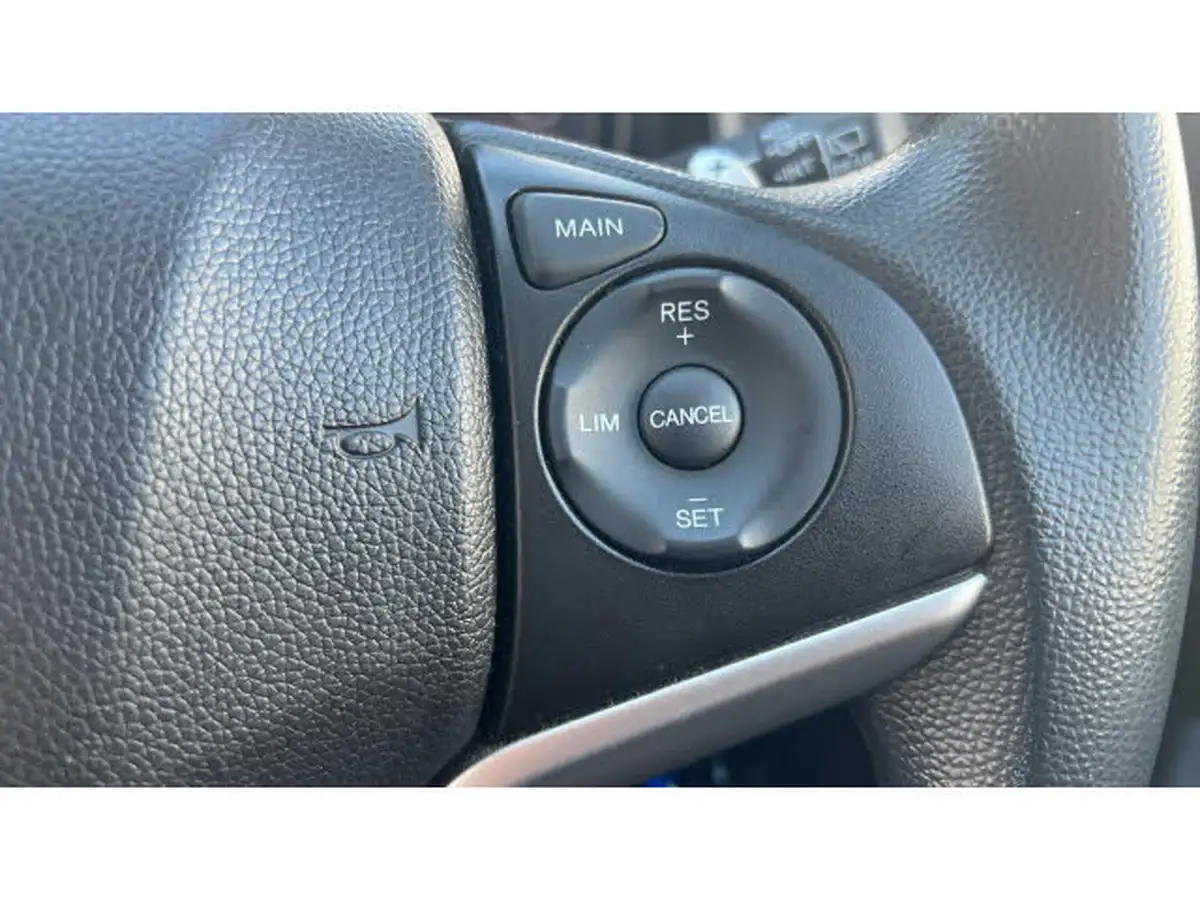2018-honda-jazz-13-i-vtec-se-cvt-big-26