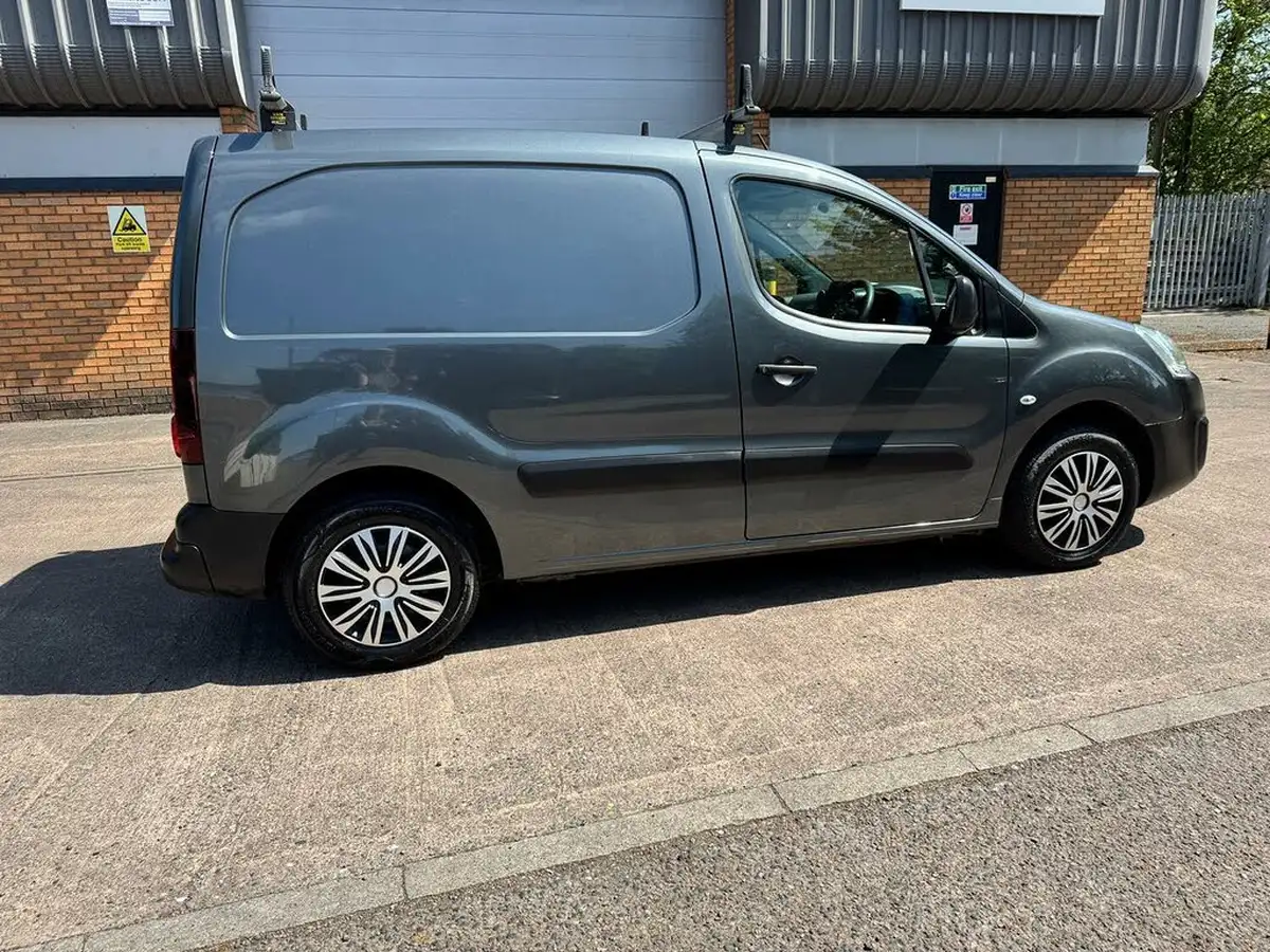 2017-peugeot-partner-16bluehdi-professional-l1-75pseu6-651-big-5