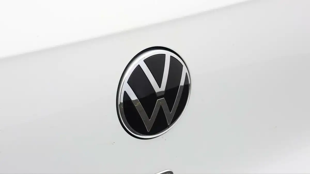 2023-volkswagen-golf-20-tsi-r-320ps-hatchback-big-19
